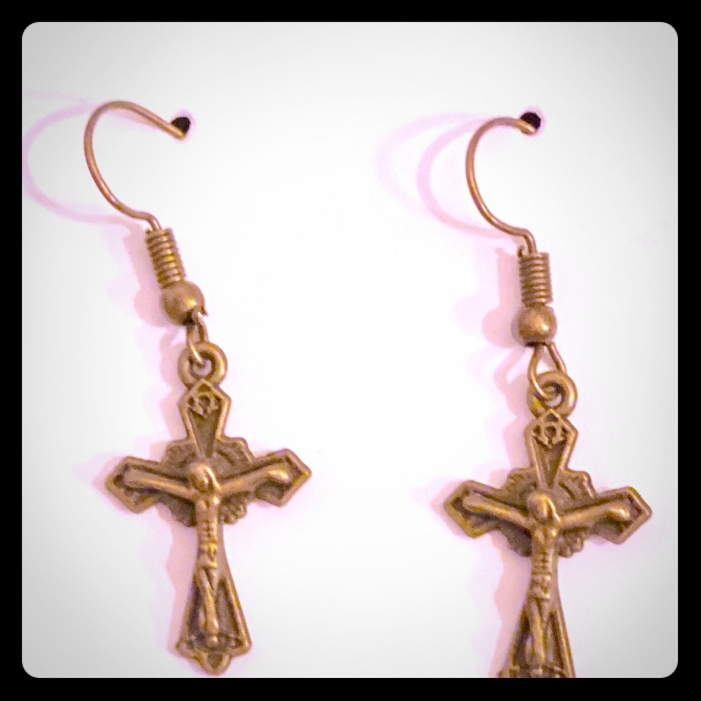 Beautiful brass cross earrings!!